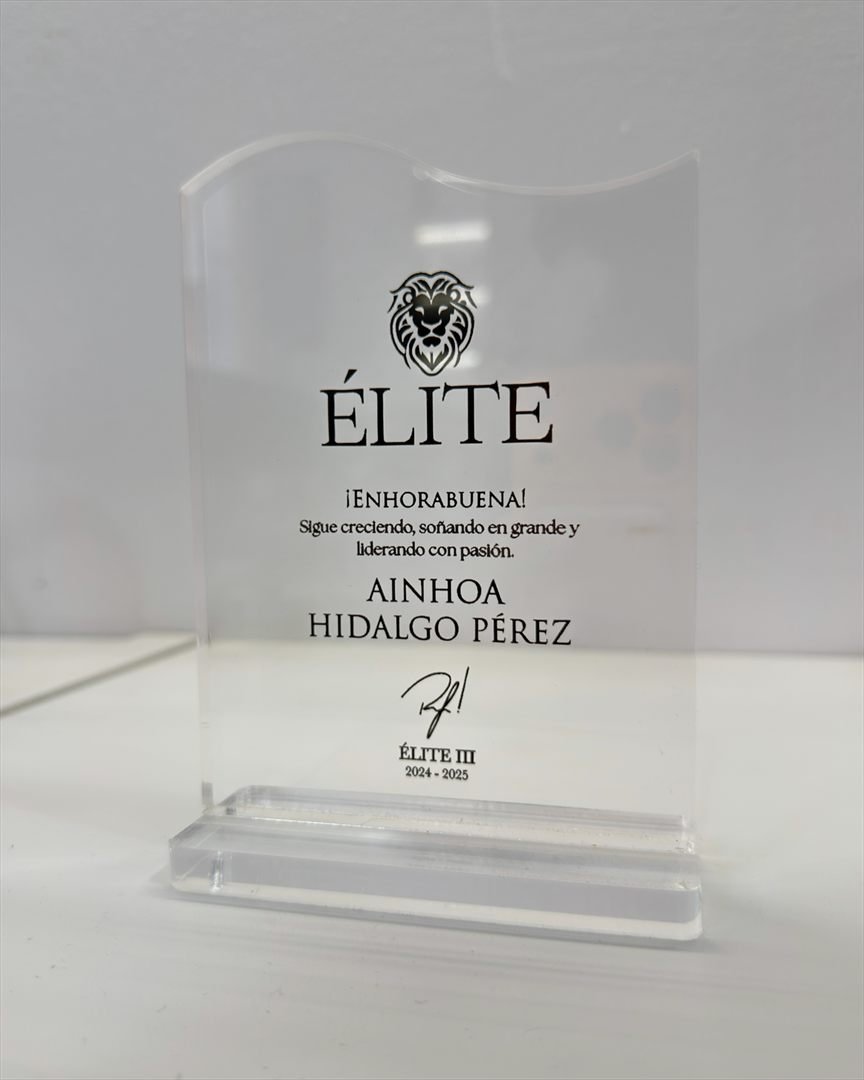 Placa de reconocimiento ÉLITE III 2024-2025 a nombre de Ainhoa Hidalgo Pérez