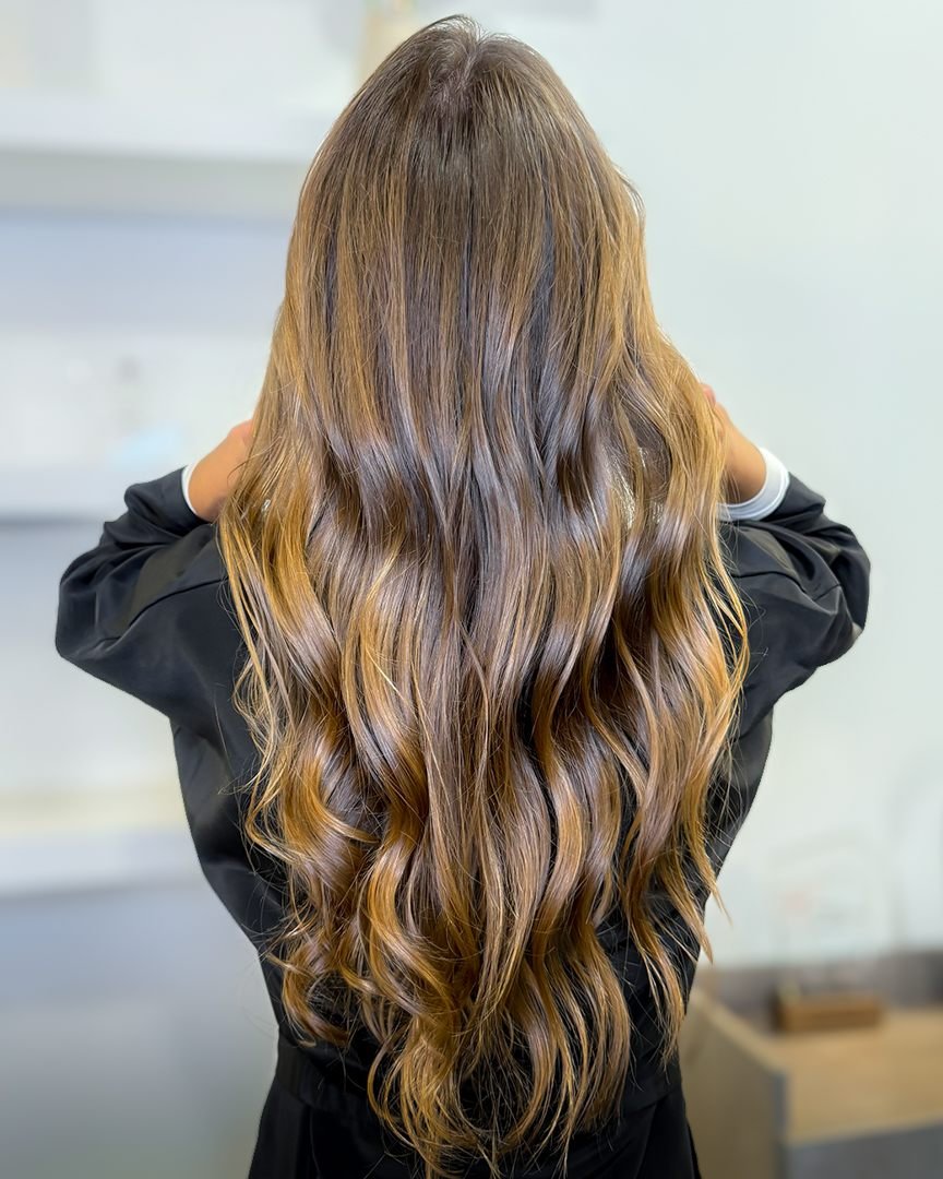 Balayage castaño con ondas