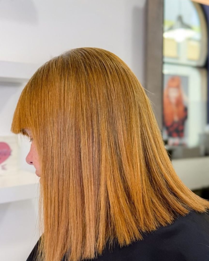 GOA Organics en melena media con flequillo
